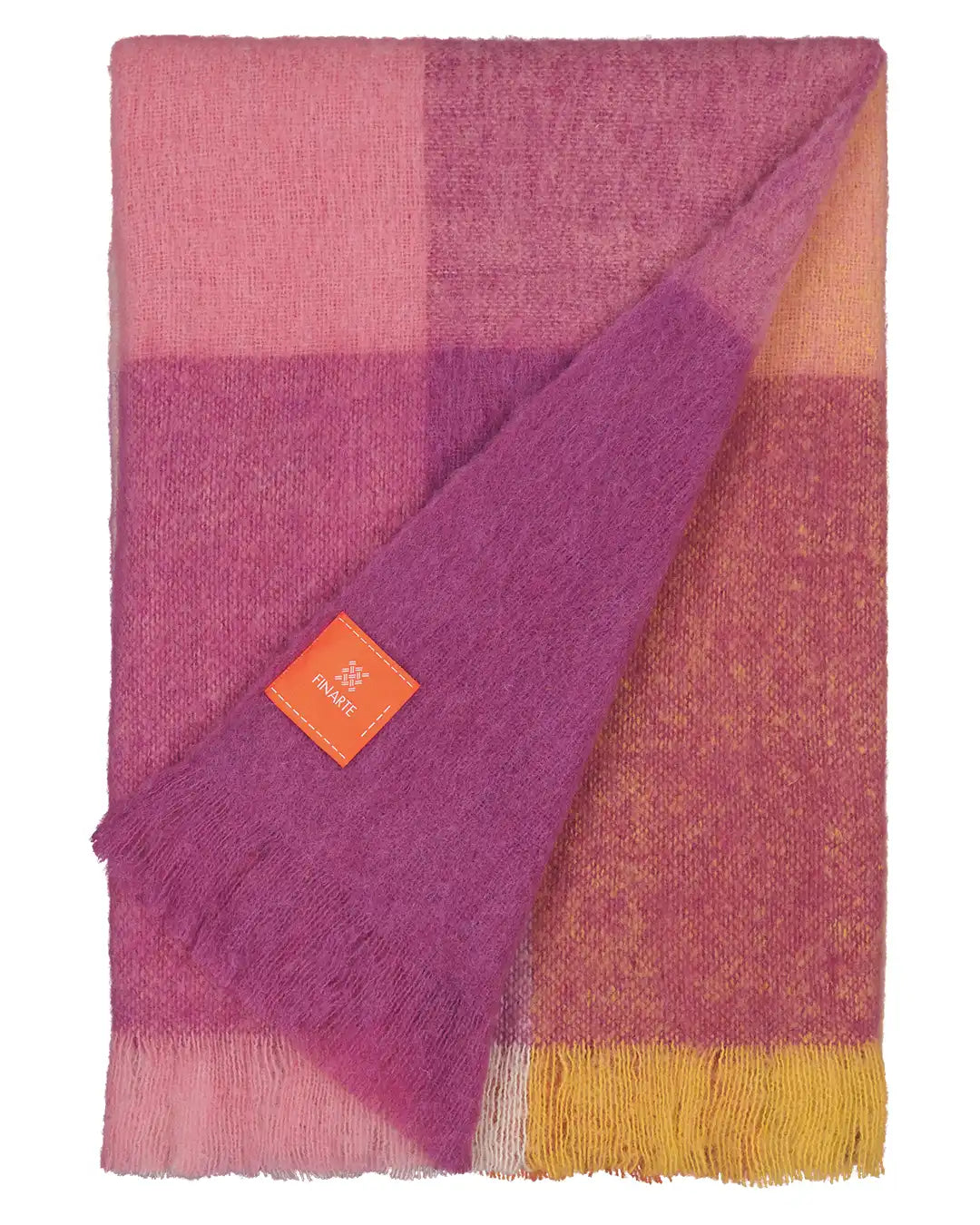 finarte-apricot-throw-2-768x960