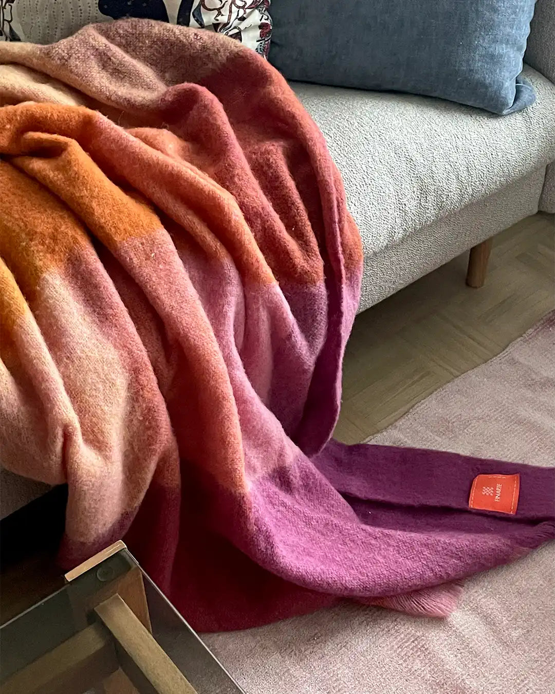 finarte-apricot-wool-cashmere-throw-mood-1-768x960